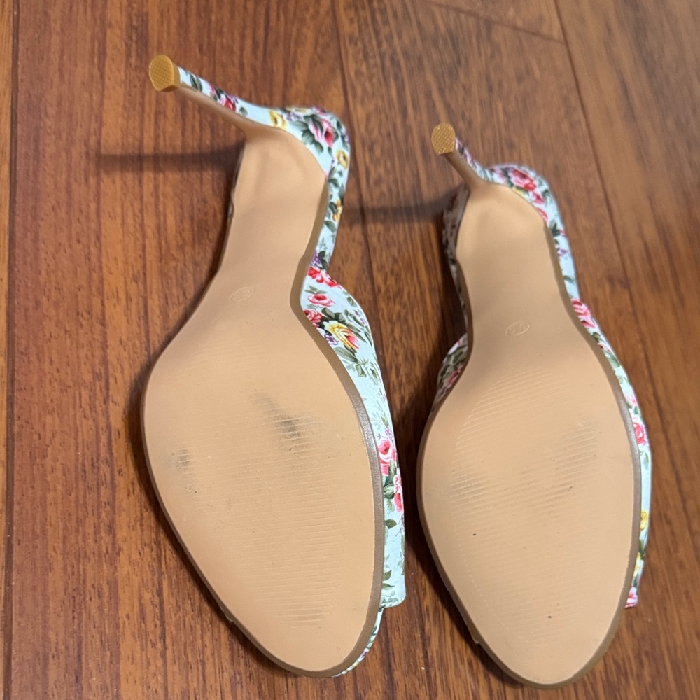 Floral High-heeled Stilettos With Pearl Accent - Picture 3 of 10